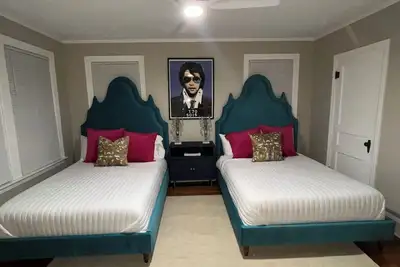 Image de Enjoy this elegant artdeco home centrally-located in the heart of Tupelo.