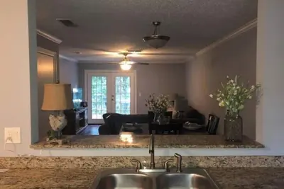 Image de 2-bedroom condo in charming Oxford within walking distance of the stadium.