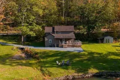 Image de Nature's Edge-4 bedroom/2 bath serene getaway w/ River & Firepit