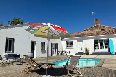 Image de à 15 minutes des plages, maison de village avec jardin et piscine
