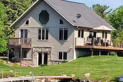 Image de Up Lake Home with access to 3 lakes - fish, swim, relax!