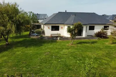 Maison spacieuse avec jardin, animaux acceptés.