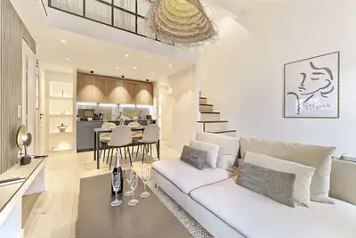 Image de Hyper Centre-Duplex de charme- Luxe-Clim reversible- 10mn Place Massena
