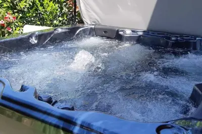 Image de Villa en Provence au calme avec jacuzzi privé et piscine privée