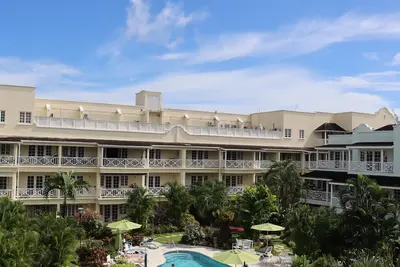 Image de Spacious 3-bedroom apartment within a beautiful oasis along the South Coast.