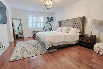 Image de Spacious 4-Bed Home in Brampton! Perfect for Large Families\n