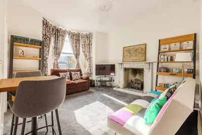 Image de Peaceful 2br MultiLVL apartment in Streatham