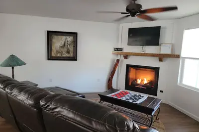 Image de New Place Near Two Boat Ramps Kentucky Lake Tennessee River Deck Grill Fireplace