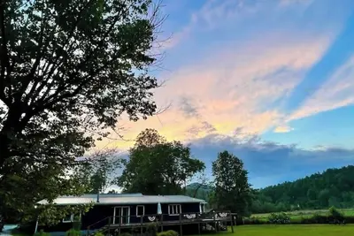 Image de Spacious 4-bedroom Cabin on Warwoman Creek