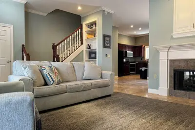 Image de Charming 2 brd townhome with private 2 car garage in marvelous downtown Memphis