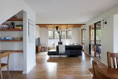 Cosy Coastal Cabin Getaway- Lakefront-Dog Friendly