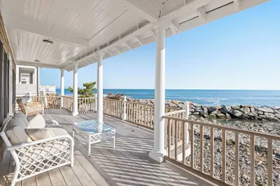 Image de Ocean Front Retreat, Family Friendly-Stunning Views! Walk to Beach + Harbor 4br+