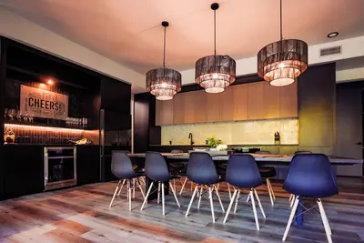 Image de Newly Built Private Estate Guest Home with Cowboy Pool, Hot-tub, Playground