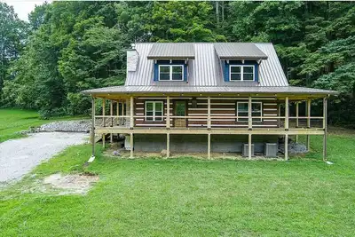 Image de Custom 3-bedroom log cabin near 2 marinas on Dale Hollow, Sunset & Star Point.