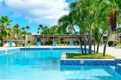 Image de Newly remodeled 3br condo - walk to Coki Beach!