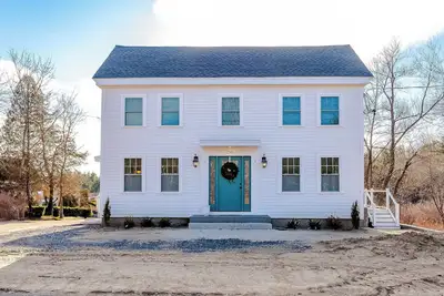 Image de Welcome to Willow Brook Farm. A completely updated 1790 farmhouse!