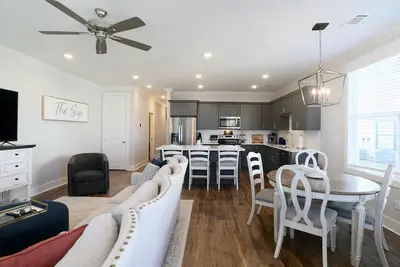 Image de Come to the Sip - Luxe New Build