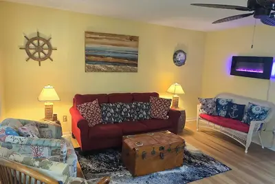 Image de Oceanview Condo:\nOuter Banks Oceanside cozy 2-bedroom condo in Kill Devil Hills.