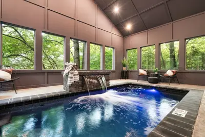 Image de Family Cabin with Indoor Pool, Hot Tub & Game Loft + Near Dollywood & The Island