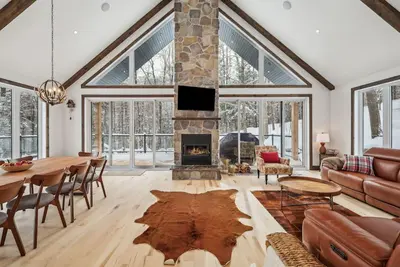 Image de Escape to Mont-Tremblant: A Luxurious Retreat Awaits You