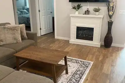 Image de Classy and modern, 2 bedroom suite covered with patio.