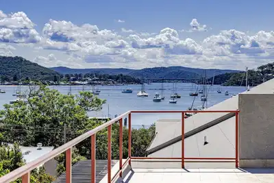 Image de Peaceful bright & airy waterside apartment with stunning rooftop views