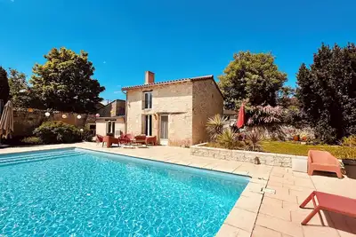 Image de Gite de charme en pierre avec piscine
