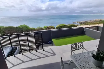 Image de Oceanfront Elegance