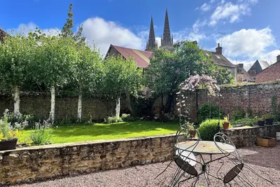 Image de Maison cocooning avec vue exceptionnelle sur la majestueuse cathédrale de Sées.