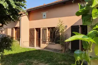 Image de *maison de campagne avec jardin d'agrément à 200 m du lac