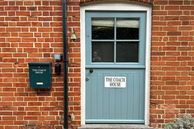 Image de Cosy cottage in rural village just outside London