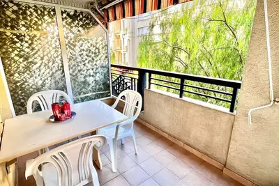 Image de Comfortable Two Bedroom Apartment 200 meters From The Sea