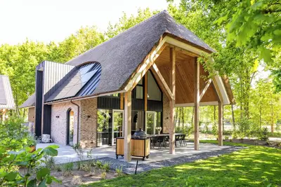 Image de Wellness, space and luxury under one roof – for 10 bon vivants.