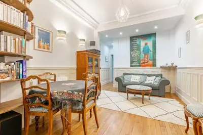 Image de Appartement Haussmannien refait à neuf en plein Paris!