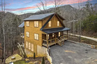 Image de 2 Bedroom Cabin with Indoor Pool, Game Room, Fire Pit