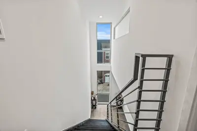 Image de Boho Breeze- 2-Bedroom Bi-Level Apartment