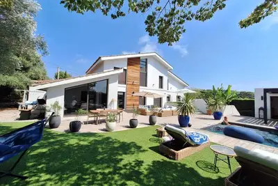 Image de Superbe villa familiale proche du centre et des plages