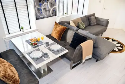 Image de Spacious 2-Bed Home Near Manchester City Centre, Fast WiFi