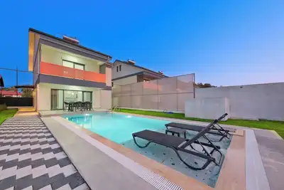 Image de 3+1 villa 300m walking distance to the sea, Çalış Beach / Villa - 14091