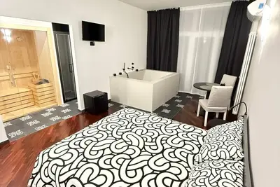 Panta Rei Charming Rooms and Spa Era room with private spa for exclusive use.