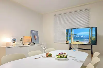 Image de #Near Seoul National University Venture\n#Room 2/6 people\n#100-inch projector