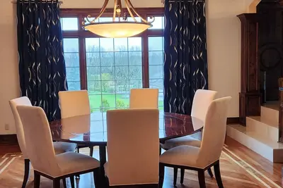 Image de Grand 6-bedroom home with resort style yard