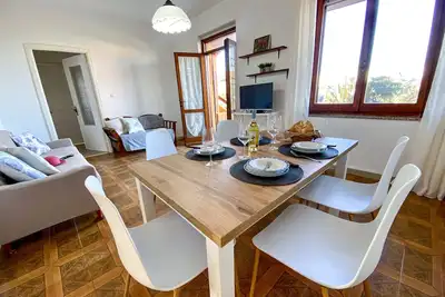 Image de Holiday Home with Patio 20 Steps to the Beach for Families and Groups