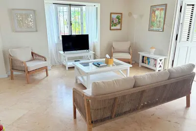 Image de Spacious 2 Bedroom Villa with pool, on the West Coast, St James
