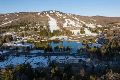 Image de New Ski in/out condo with Mt views, hot tub, porch, gym & wifi!
