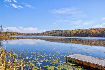 Image de Cozy Sharon Chalet Lake House