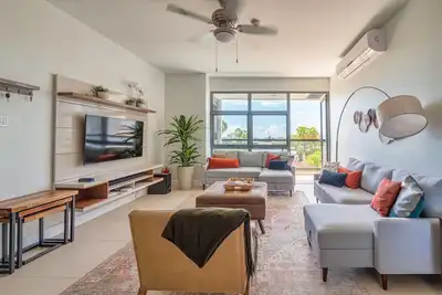 Airy & modern condo with Ac Gym and roof top pool