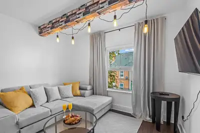 Image de Alpine House | 3 Bed 2. 5 Bath | Reading