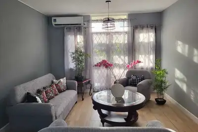 Image de Beautiful Luxury Townhouse. Next to full service Premier Mall.