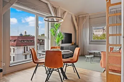 Image de Cozy Apartment near Old Town - Principatele Unite